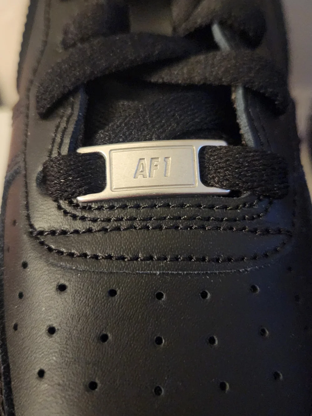 Nike Air Force 1 LE (GS) Low Sneakers -Triple Black SIZE 7Y (GS) WOMENS SIZE 8.5